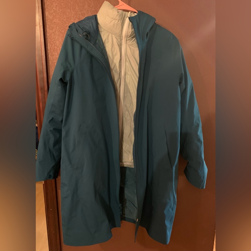 Under Armor 2 in 1 coat with a water resistant shell & built in down jacket